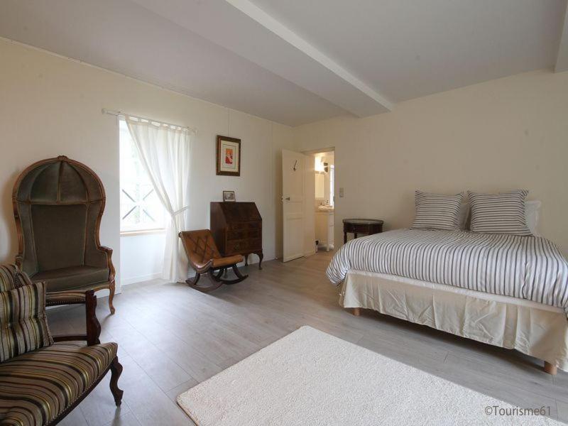 Le Manoir Du Ribardon Bed & Breakfast Neuvy-au-Houlme Dış mekan fotoğraf