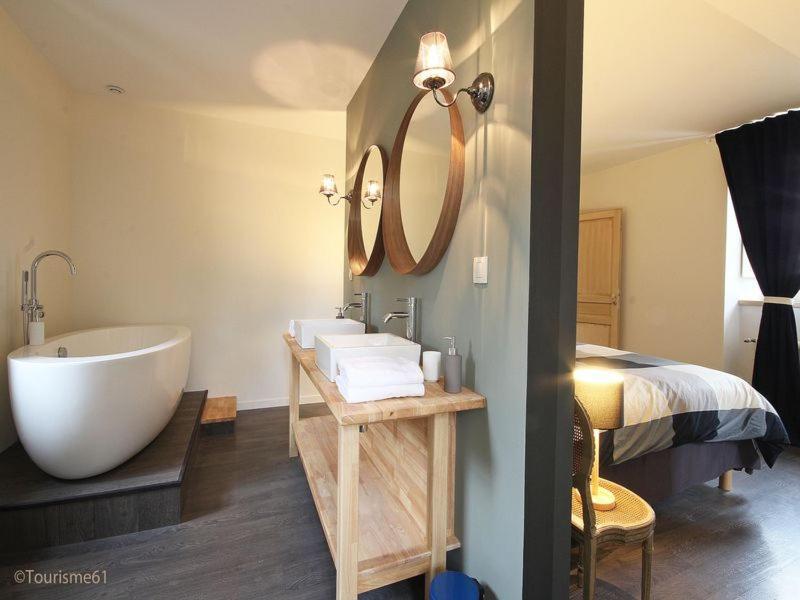 Le Manoir Du Ribardon Bed & Breakfast Neuvy-au-Houlme Dış mekan fotoğraf